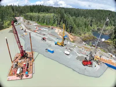  Bauer Spezialtiefbau uses two BAUER MC 96 duty-cycle cranes and a BAUER BG 30 on John Hart Dam in Canada